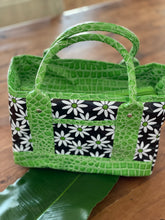 Load image into Gallery viewer, Daisy Lunch Tote