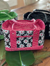 Load image into Gallery viewer, Daisy Lunch Tote