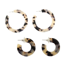 Load image into Gallery viewer, Front view of our Blonde Tortoise Chunky Hoops
